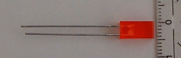 1x LED rouge (carré de conception 3 x 3mm), 2-2,5V, max. 25mA