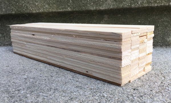 1 houtstapels, gelijmd van onbehandeld vurenhout, voor de
