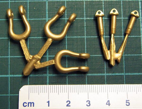 Shackles with bolts, each 3 piece MS-investment casting on