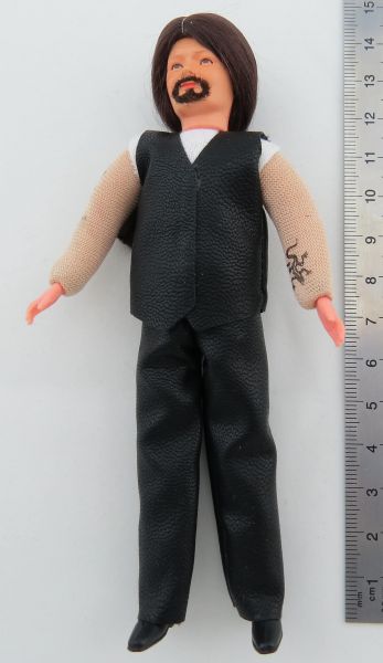 1 flexible muñeca del hombre aprox 14cm alta, eje de balancín, traje de cuero