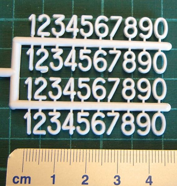 4 meningar siffror 0-9 7mm hög, vit plast, 6410 / 10
