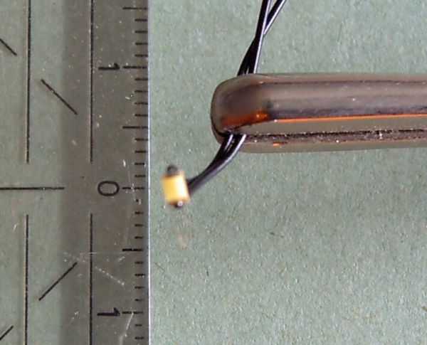 5x SMD-LED gul (SMD-design 0805) med lödda trådar.
