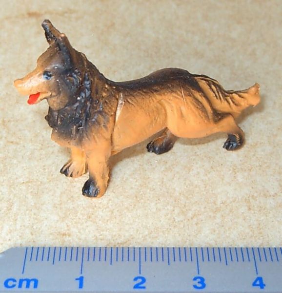 1x Schäferhund ca. 3,8cm hoch, stehend, bemalt,