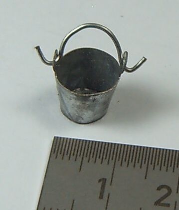1x tin bucket, galvanized, 8mm height. Approximately 10mm diameter