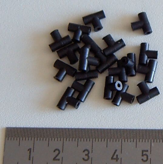 T-Stücke, 20 Stück (415). Kunststoff, schwarz