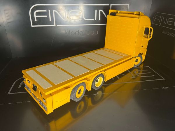 FineLine flatbed body for Volvo FH16 615mm frames