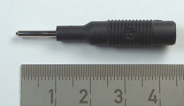 1 Übergangsstecker 2mm auf 4mm Buchse. 1-polig. Schwarzer