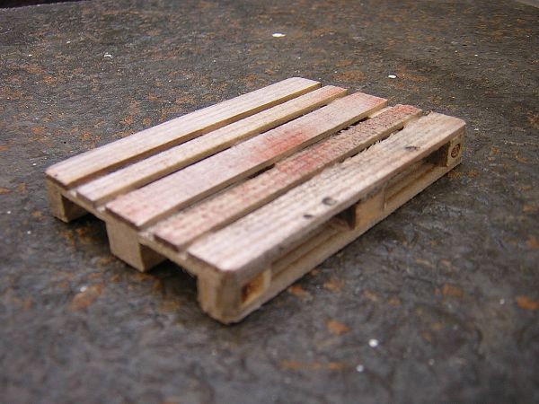 1 aged DB Euro pallet scale 1: 14,5. Suitable for
