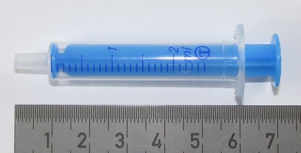 1 filling syringe 2ml, blue/clear. Dosing aid for