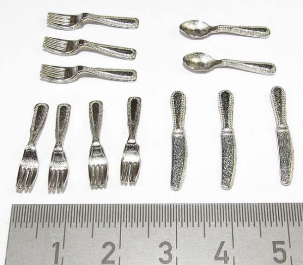 1x cutlery set with 12 cutlery parts. The approximately 20mm long