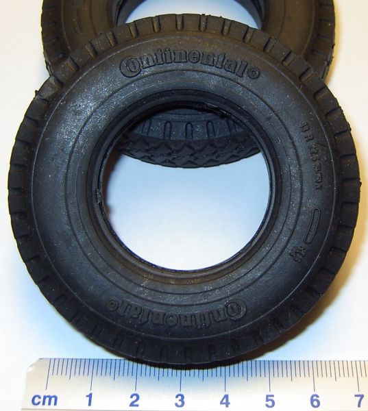 Off-road tires solid material, 1: Wedico, CONTI 13R22,5. Outside