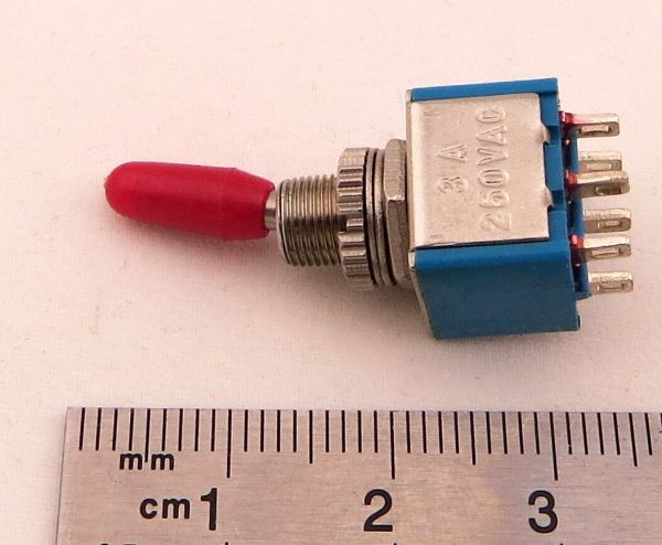 Przełączniki 1 miniaturowy przełącznik 2x UM (2-pin) 2x UM przełączanie MI