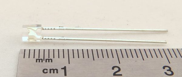 1x żółta dioda LED (prostokąt projektowy 3,2 x 2 mm), wysokość 4,15 mm. Maks