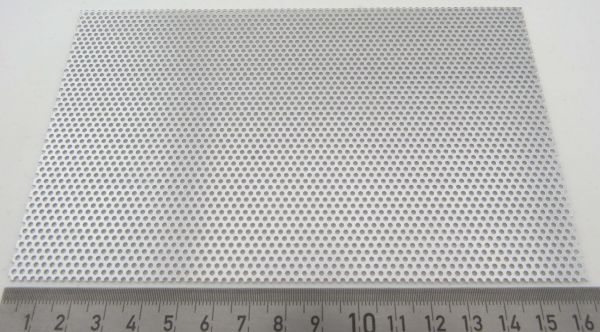 1 panel perforerad plåt, aluminium. Perforering 1,5mm. Storlek om 165x100mm