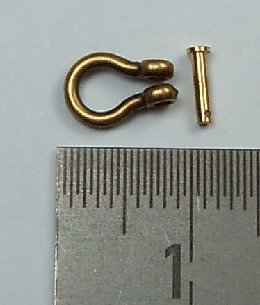 1 shackle about 8,6x6mm, with socket pin with cross hole