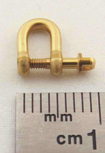 Shackle approx. 8,6x5,6mm, with threaded stud M1. Brass