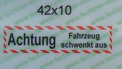 Text skylten "Attention Fahrzg.schwenkt" själv