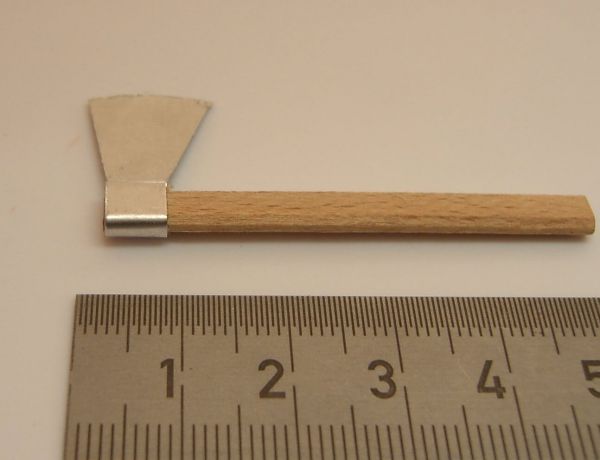 1x Holz-Beil 5,0cm lang. Kopf silber-metallic. Stil Holz,