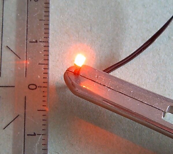 1x SMD LED rood (SMD's 0805) met gesoldeerde draden