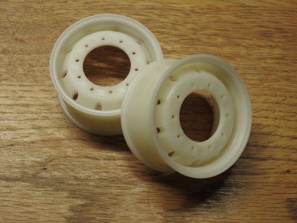 Llanta con orificios redondos para neumáticos anchos (V3) de plástico, 10 orificios