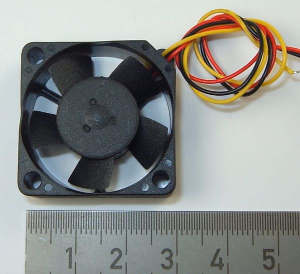 1 Micro-fan 30x30mm agujero espaciamiento 24mm. 10mm gruesa