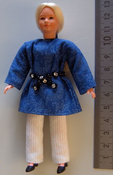 1x Flexibele Doll VROUW ca. 13cm lang blauwe blouse en
