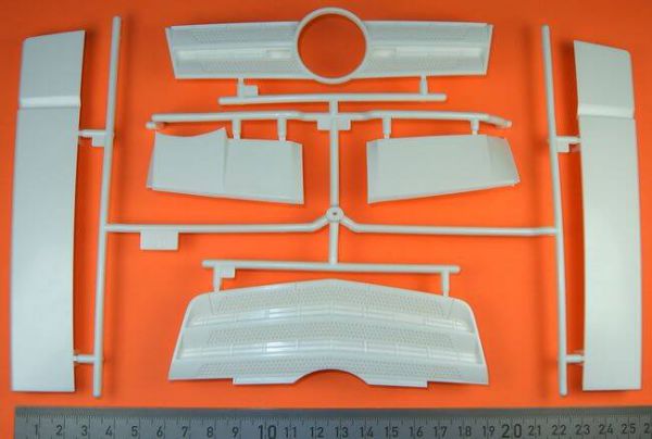 1x molding parts kit M-parts, white. For ACTROS of