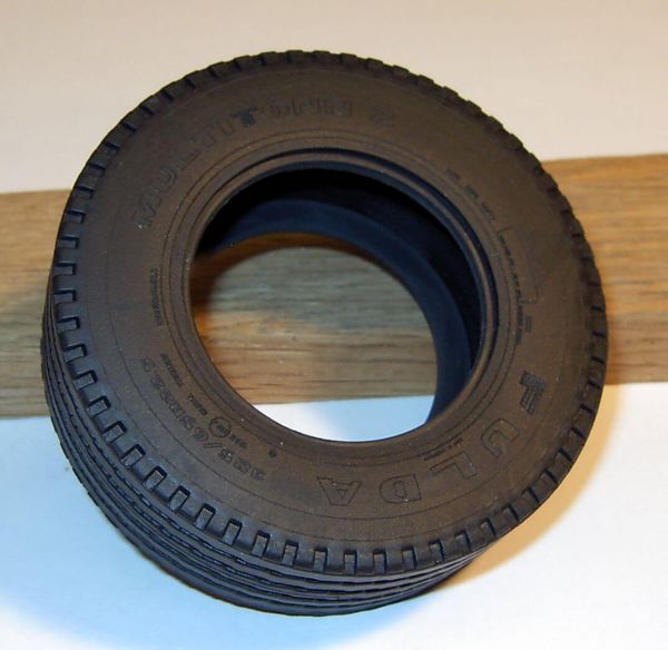 Neumático ancho de carretera, 385 / 65R22.5, escala TAM, 83mm, 2St
