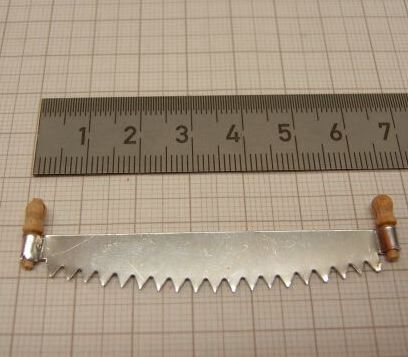 1x tree saw ca 6,5cm. With curved blade. With