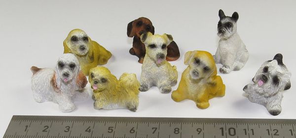 1 Set små hundar om 20-28mm höga, olika typer,