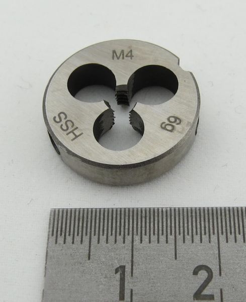 1x Dies DIN 223B HSS M4. 20mm buitendiameter.